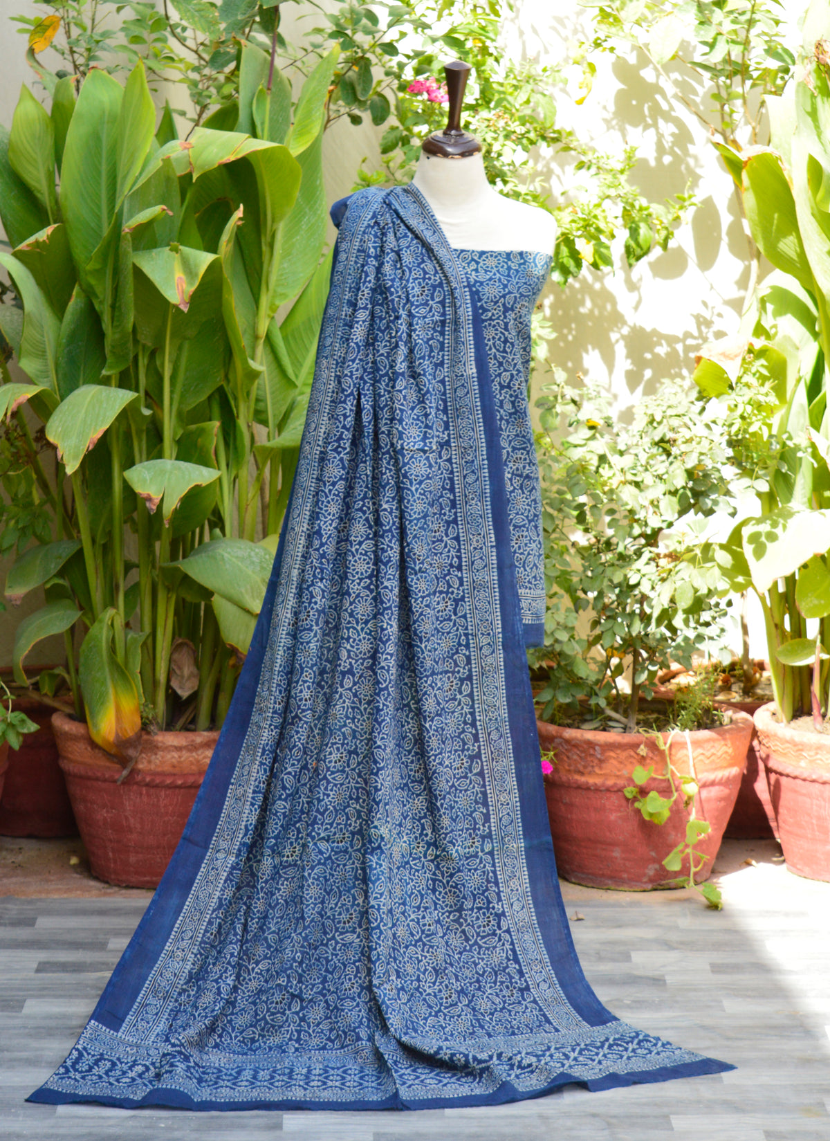 Ajrak Design Dress – indigo floral bel pattern two-piece printed with organic dyes