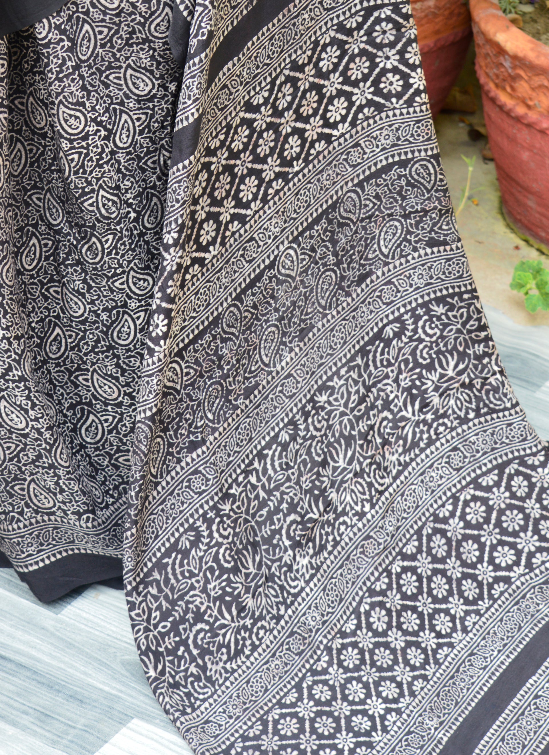 Ajrak Floral Anbi Saree Black Organic Dye Sindhi Saree Sartiyoon Ajrak Floral Anbi Saree Black Organic Dye Sindhi Saree Sartiyoon