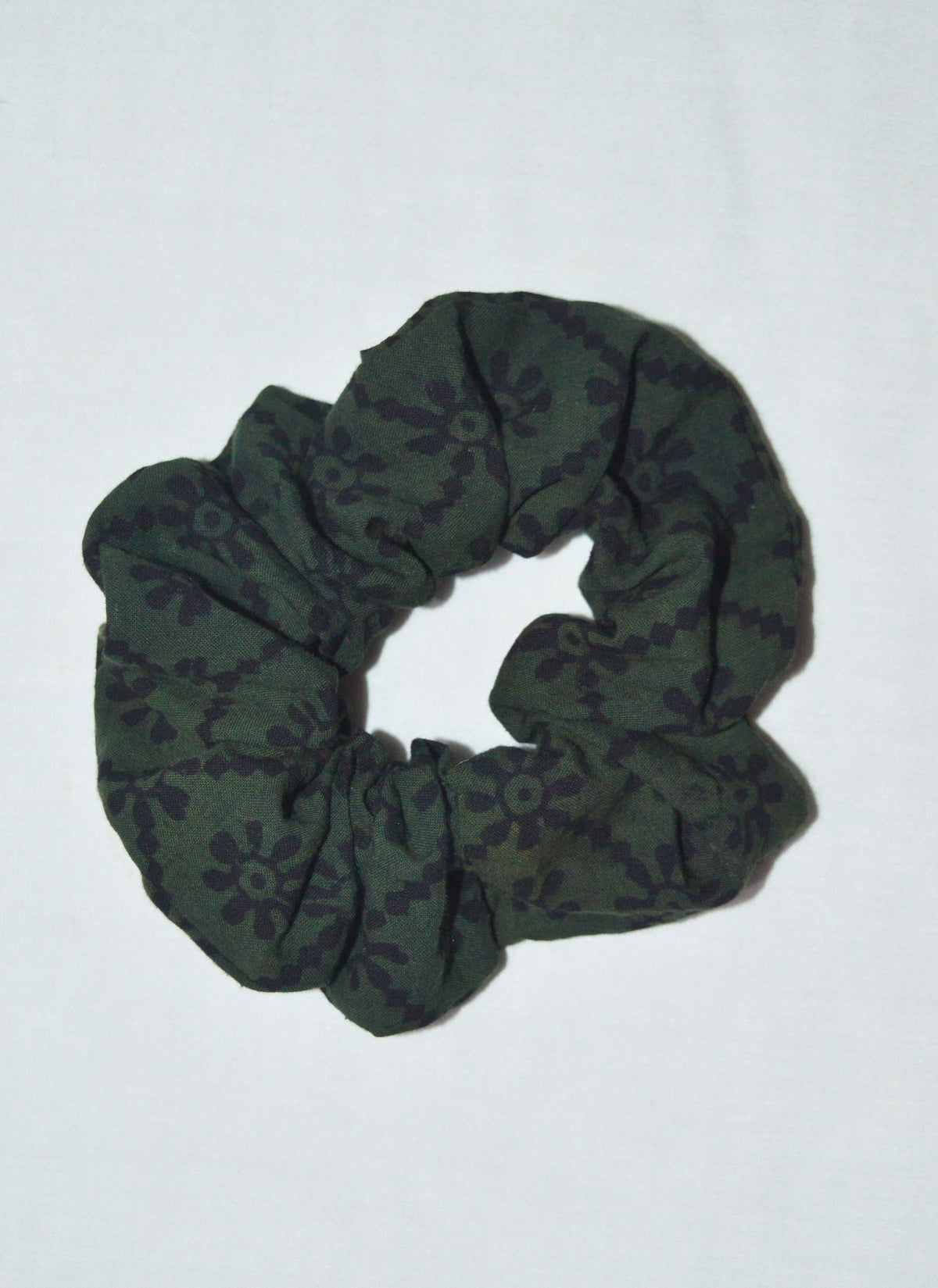Traditional hand block printed jungle green hair scrunchie in organic cotton – Ajrak style accessory
