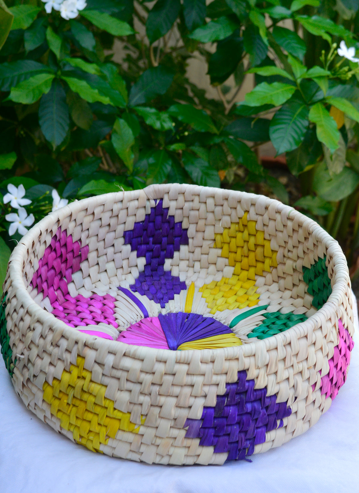 Eco-conscious handwoven roti dan basket with traditional diamond Baari pattern – sustainable kitchen decor and bread serving basket from Sindh, Pakistan.