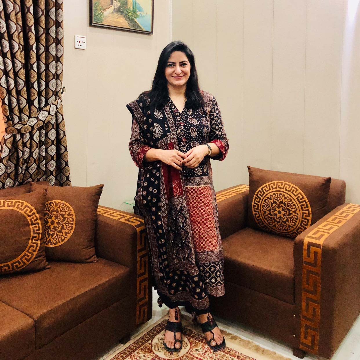 Another happy customer of Sartiyoon! 🌟 Miss Qayom rani we're thrilled to see you in our hottest-selling multi stamp shirt adorned with shimmering sitara work and multi-stamp odhni. You look fabulous! ✨💖
