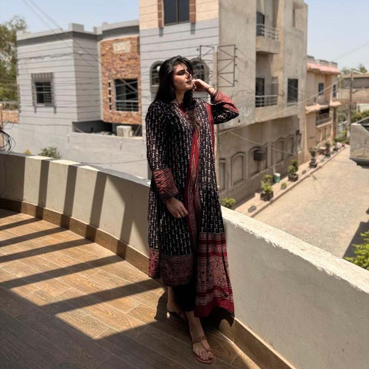 We love seeing our Sartiyoon customers shine in our outfits! 🌟 Thank you, @samiyamuhammadkhan , for sharing this beautiful photos. You look absolutely stunning in our organic dye block print suit! 💖✨