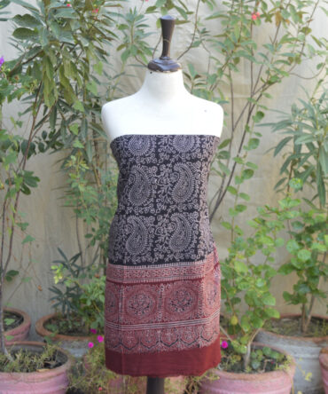 Artisan Handcrafted Ajrak Dress – Unique and handcrafted, this Ajrak Anbi Contrast dress showcases traditional craftsmanship and sustainability through its use of natural dyes and classic Sindhi designs.